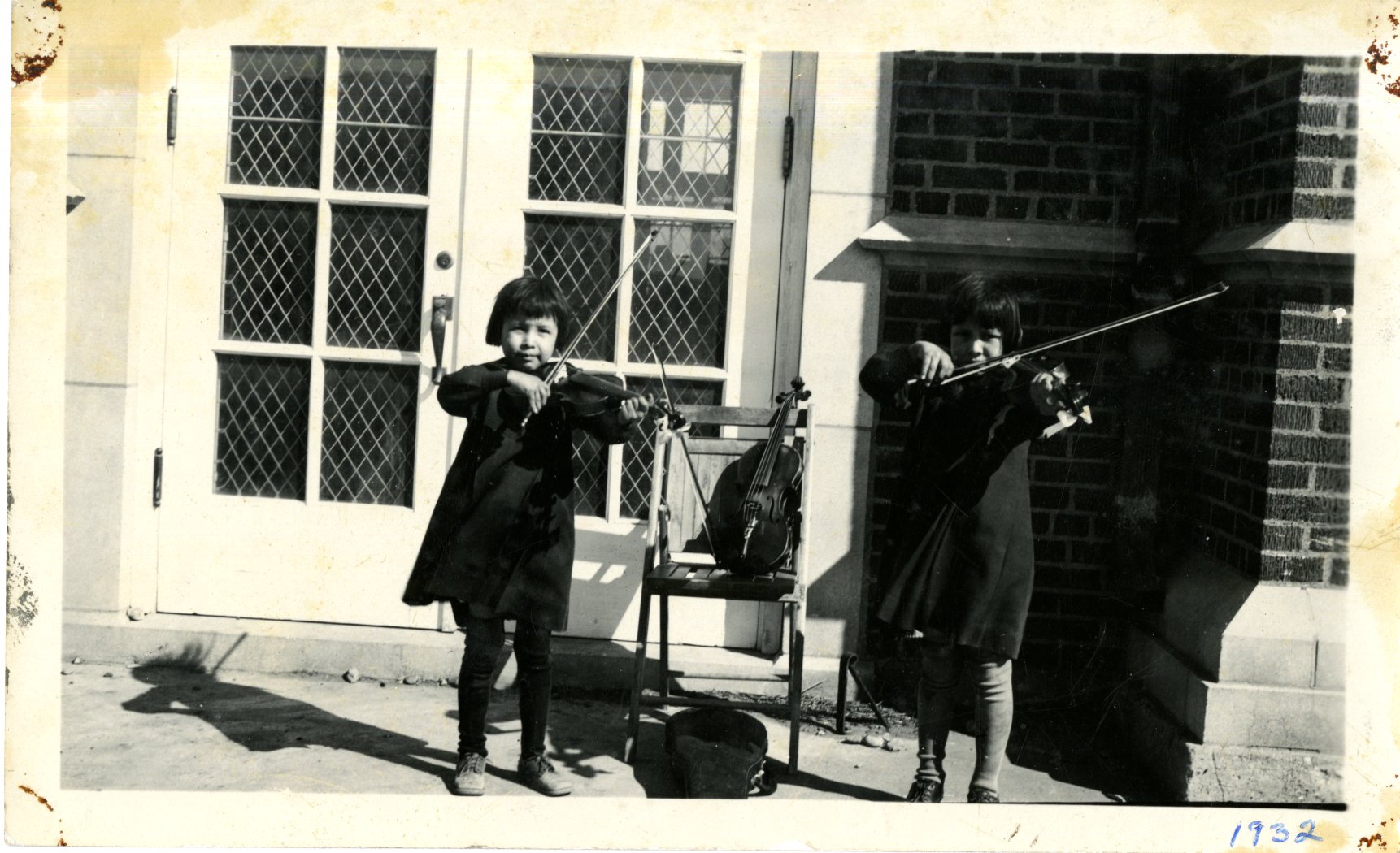 Girls Play the Violins