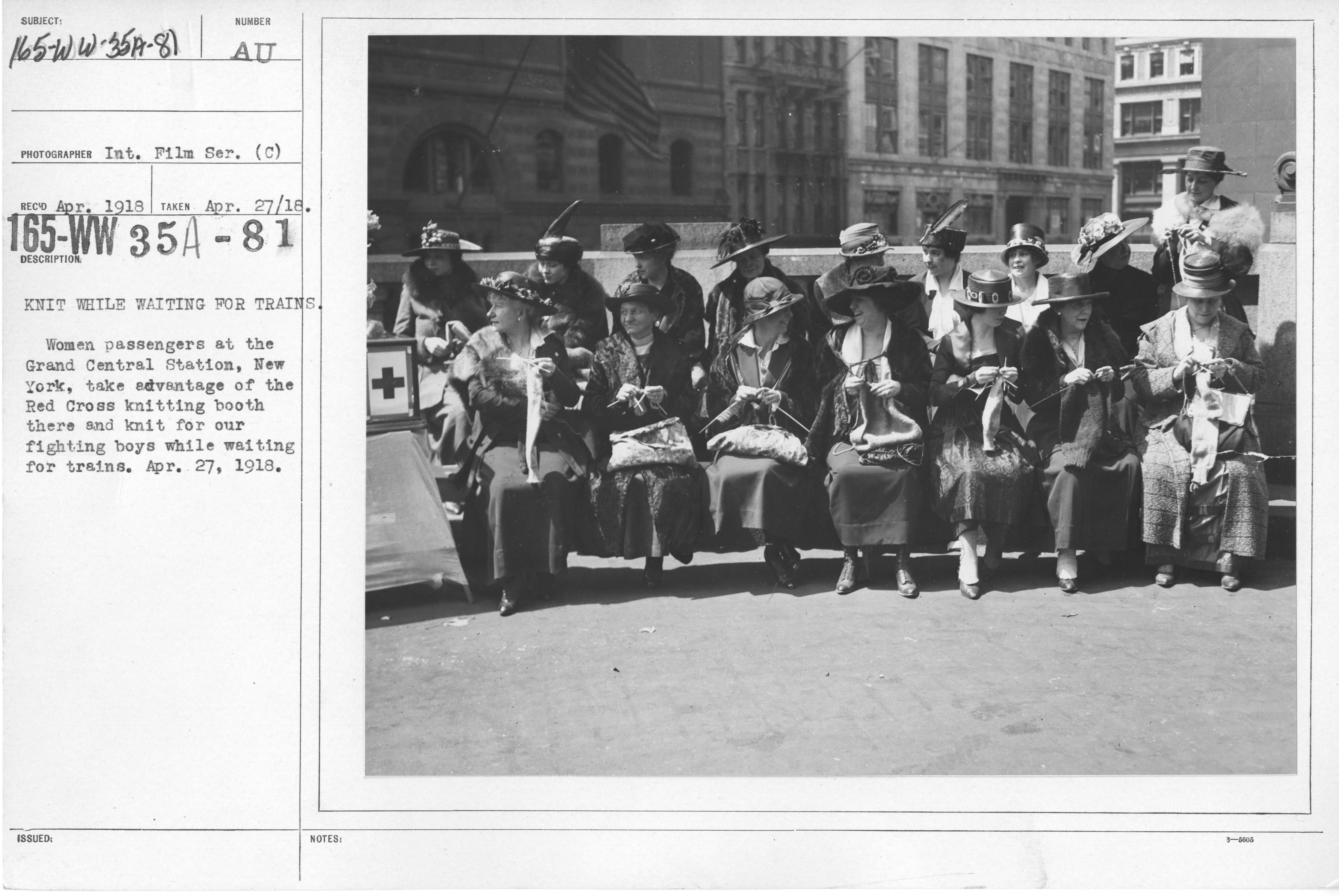 https://nara-media.s3.amazonaws.com/stillpix/165-ww/BOX_35/FOLDER_A/165-WW-35A-081.jpg