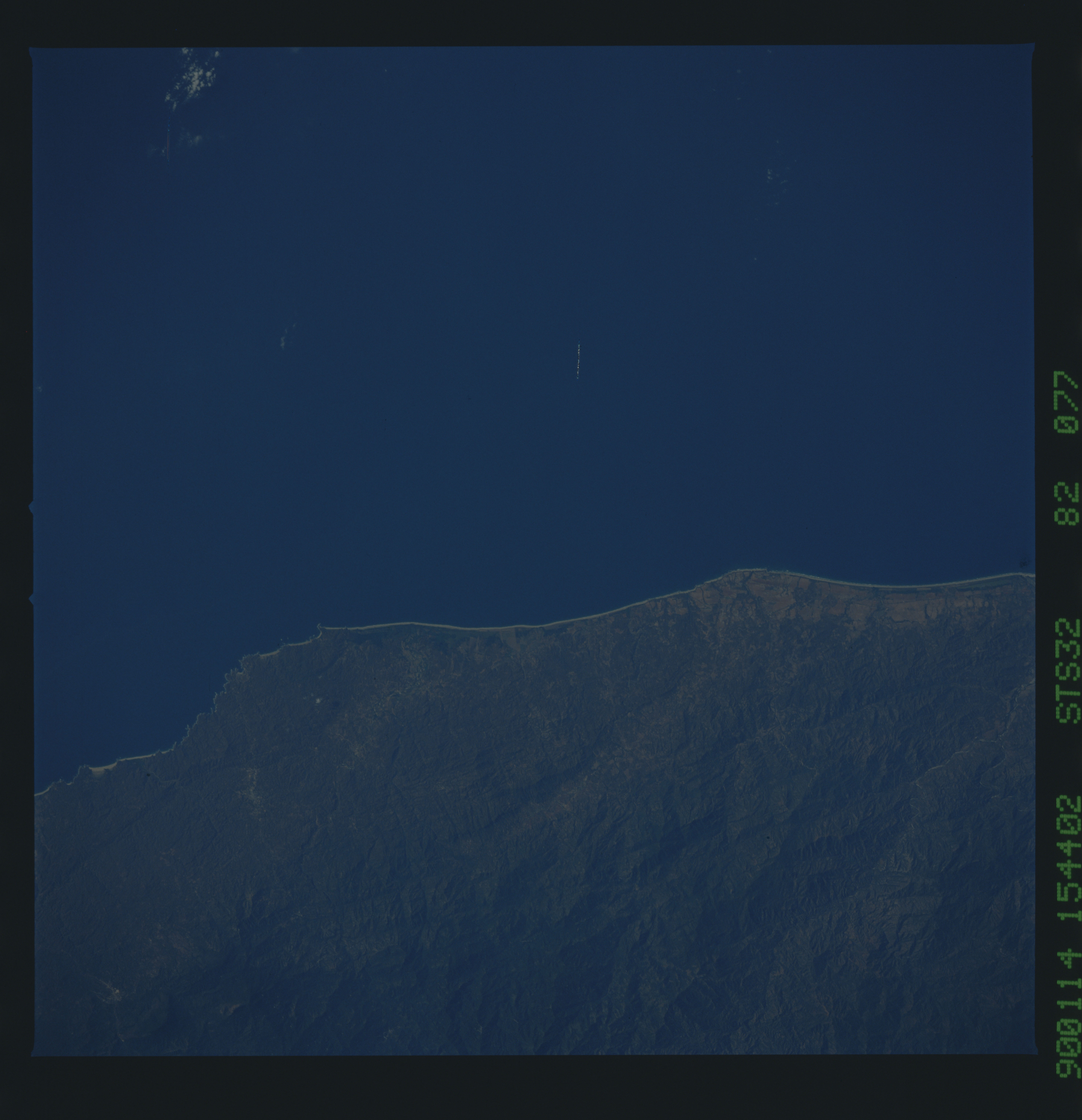 S32-82-077 - STS-032 - STS-32 earth observations