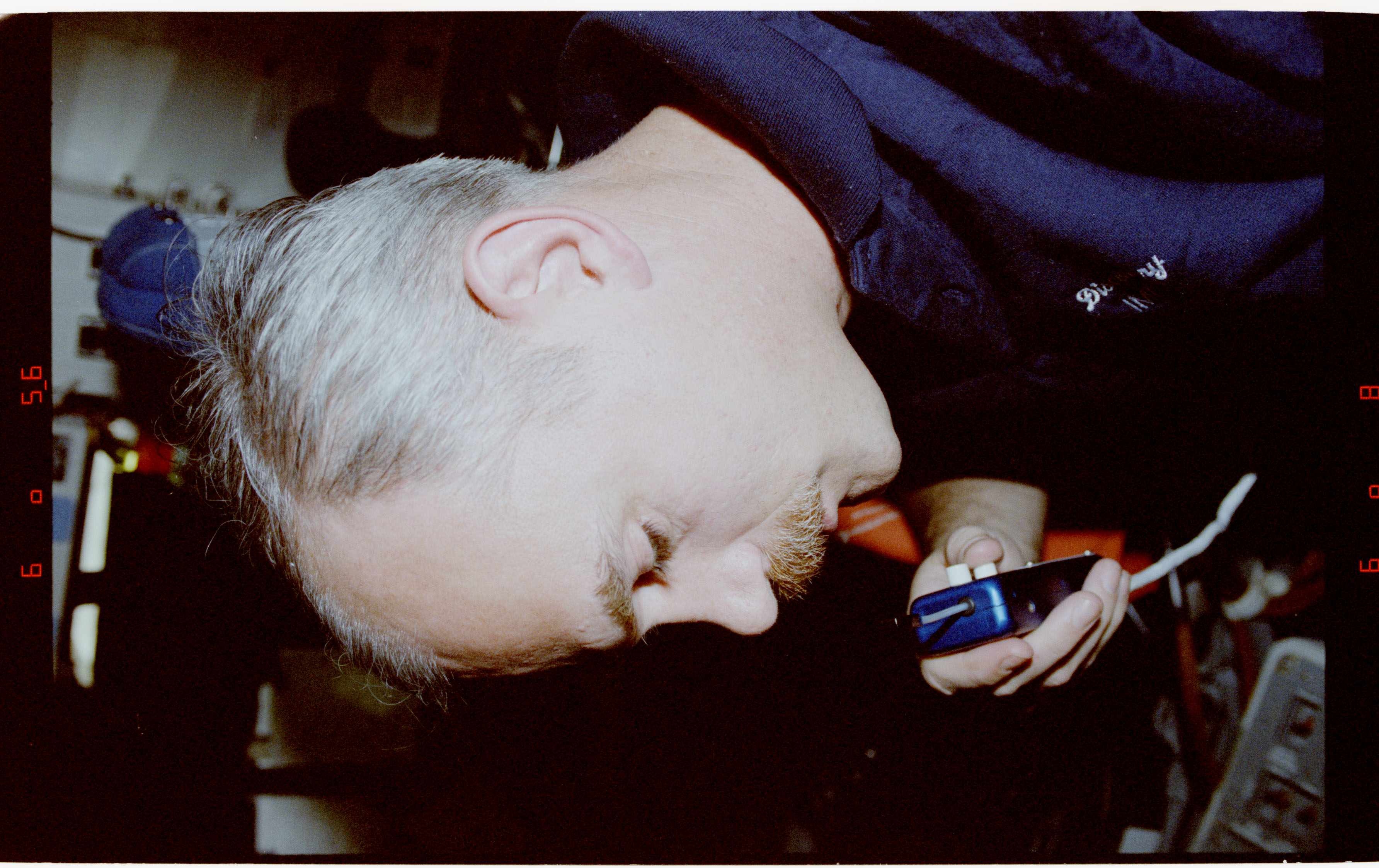 S42-211-012 - STS-042 - STS-42 crew activities