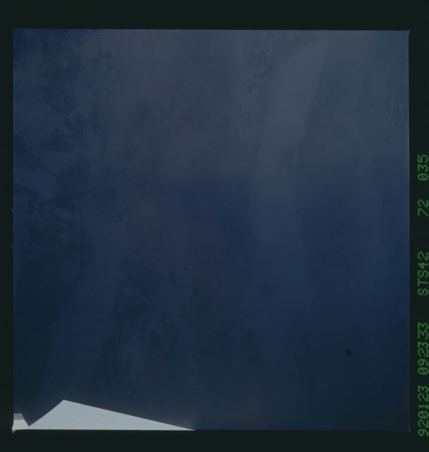 S42-72-035 - STS-042 - STS-42 earth observations