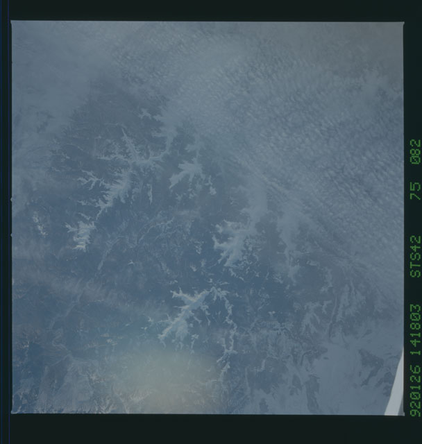 S42-75-082 - STS-042 - STS-42 earth observations