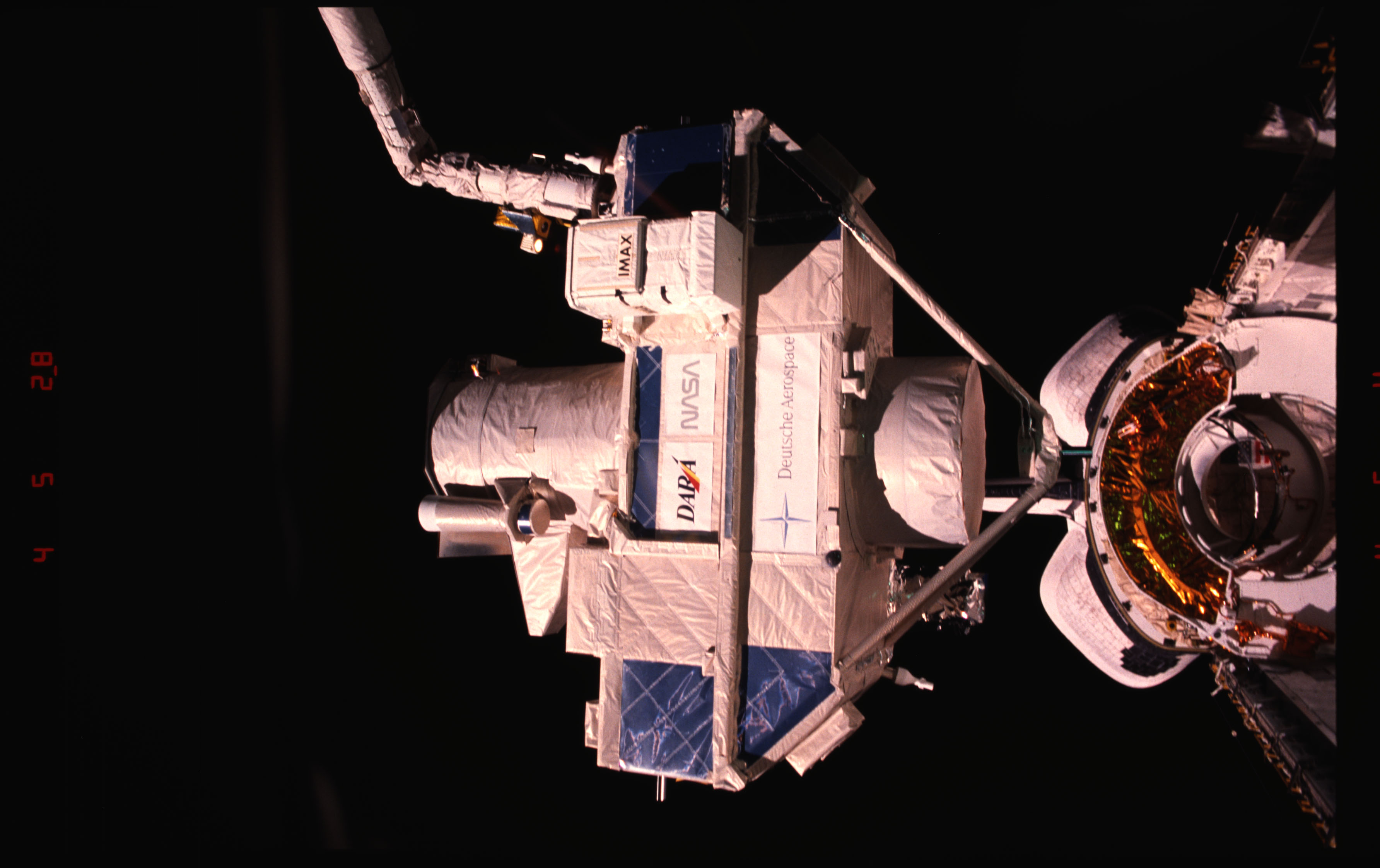 STS051-15-026 - STS-051 - OREFEUS-SPAS: ORFEUS-SPAS hovers over the payload bay on RMS