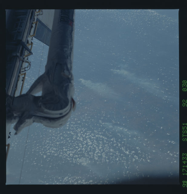 STS051-92-030 - STS-051 - Earth observations