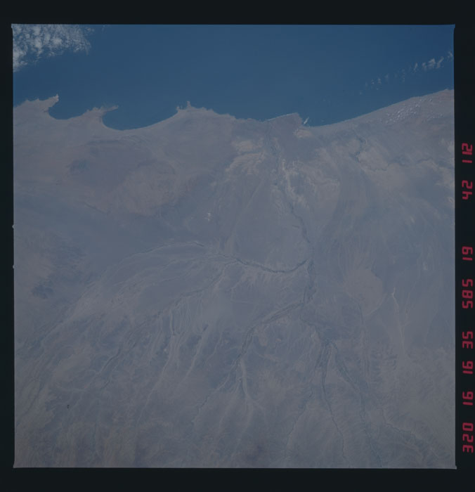 51A-42-112 - STS-51A - 51A earth observations