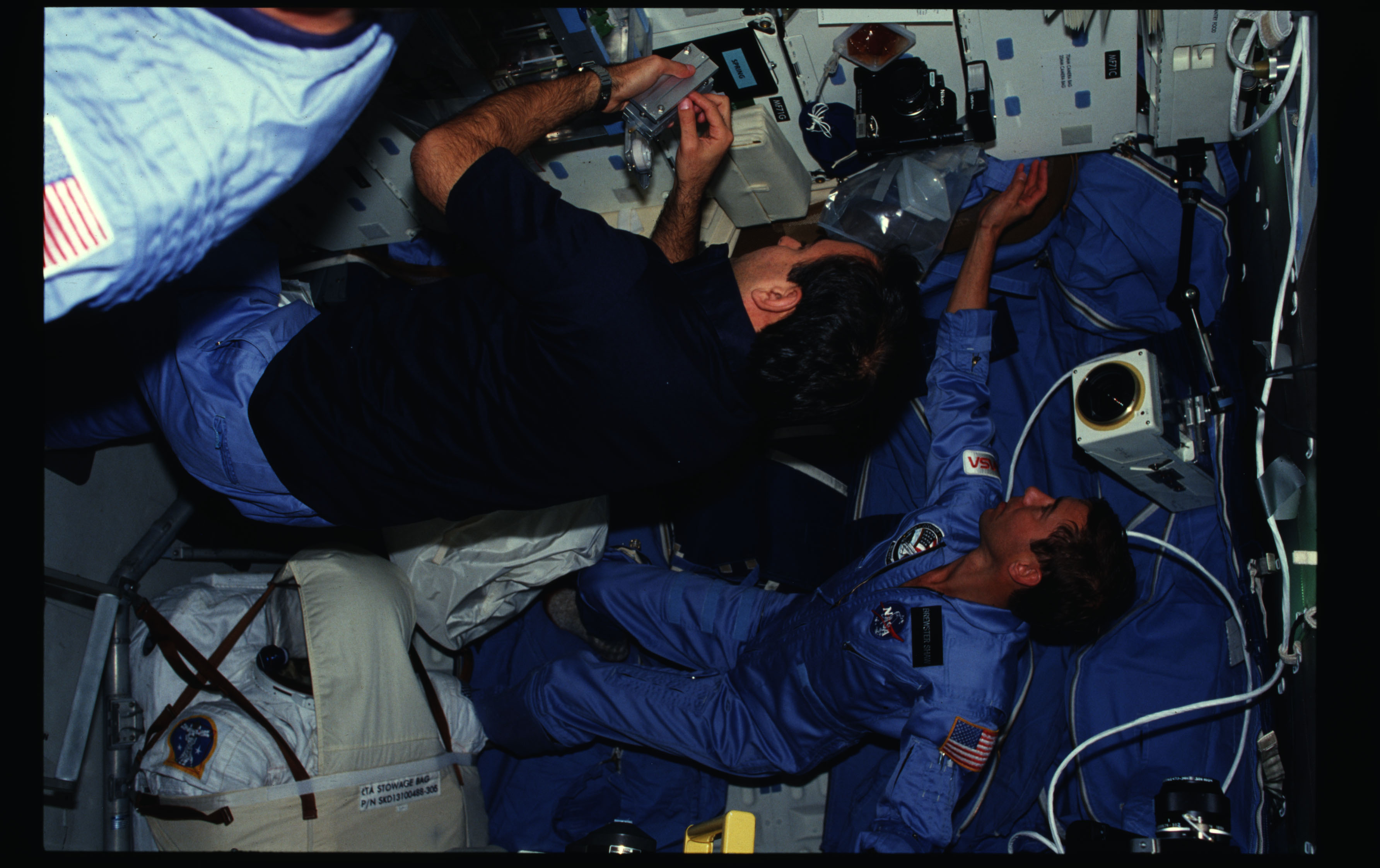 61B-02-018 - STS-61B - STS-61B crew activities