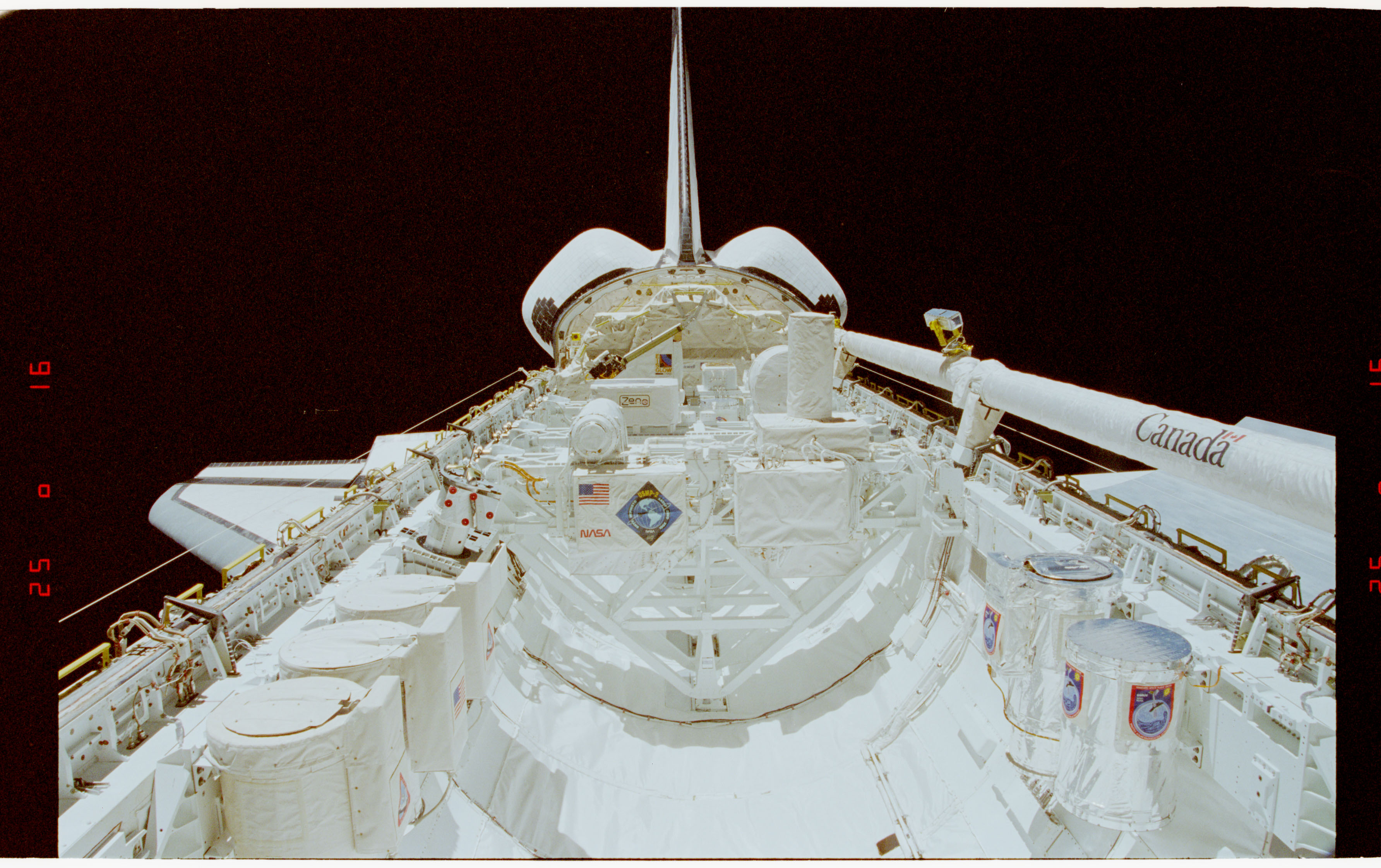 STS062-14-019 - STS-062 - Columbia's payload bay