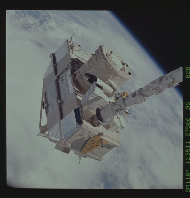 STS066-96-028 - STS-066 - CRISTA-SPAS - Atlantis' RMS deploys the CRISTA-SPAS during STS-66 mission