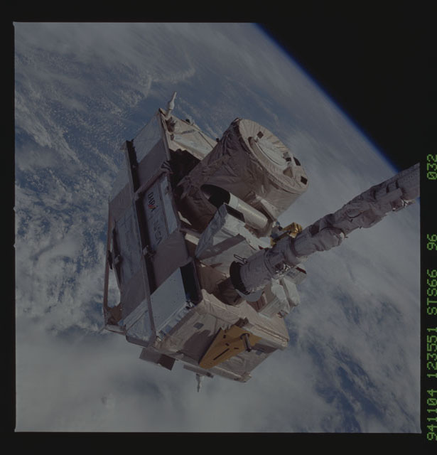 STS066-96-032 - STS-066 - CRISTA-SPAS - Atlantis' RMS deploys the CRISTA-SPAS during STS-66 mission