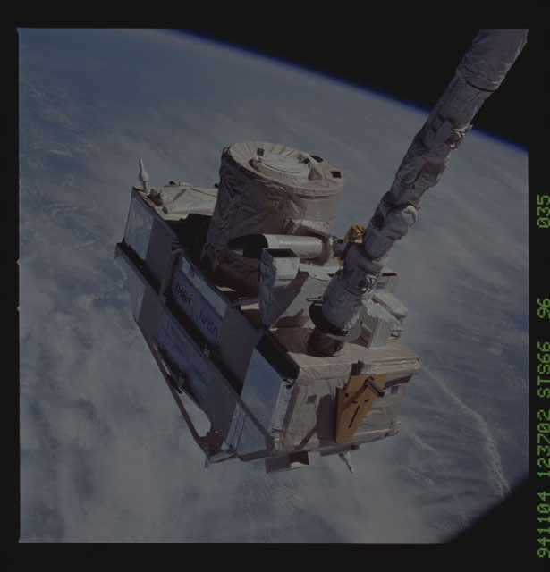STS066-96-035 - STS-066 - CRISTA-SPAS - Atlantis' RMS deploys the CRISTA-SPAS during STS-66 mission