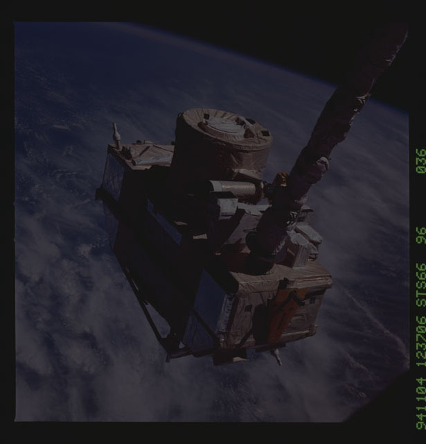 STS066-96-036 - STS-066 - CRISTA-SPAS - Atlantis' RMS deploys the CRISTA-SPAS during STS-66 mission