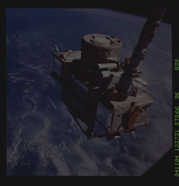 STS066-96-039 - STS-066 - CRISTA-SPAS - Atlantis' RMS deploys the CRISTA-SPAS during STS-66 mission
