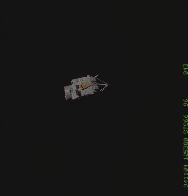 STS066-96-043 - STS-066 - CRISTA-SPAS - Atlantis' RMS deploys the CRISTA-SPAS during STS-66 mission