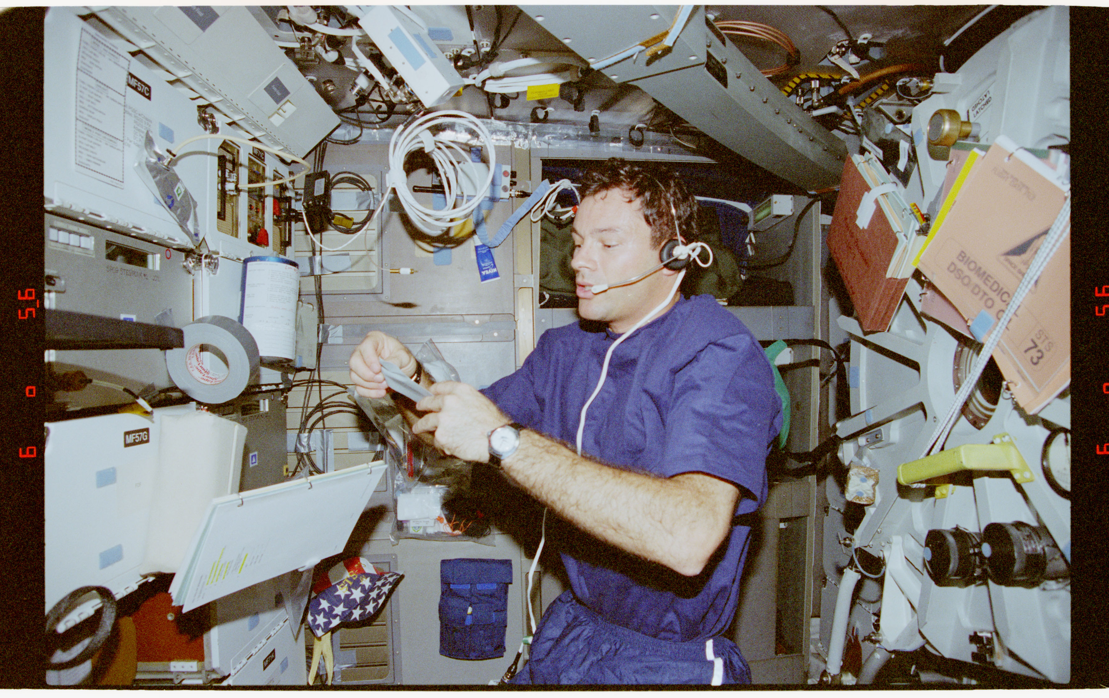 STS073-353-032 - STS-073 - CPCG, Mission Specialist Mike Lopez-Alegria monitors middeck experiment