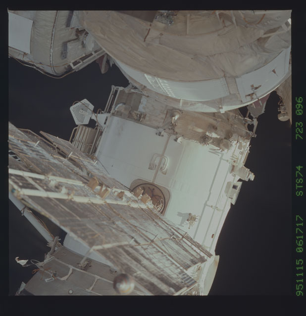 STS074-723-096 - STS-074 - Mir space station survey