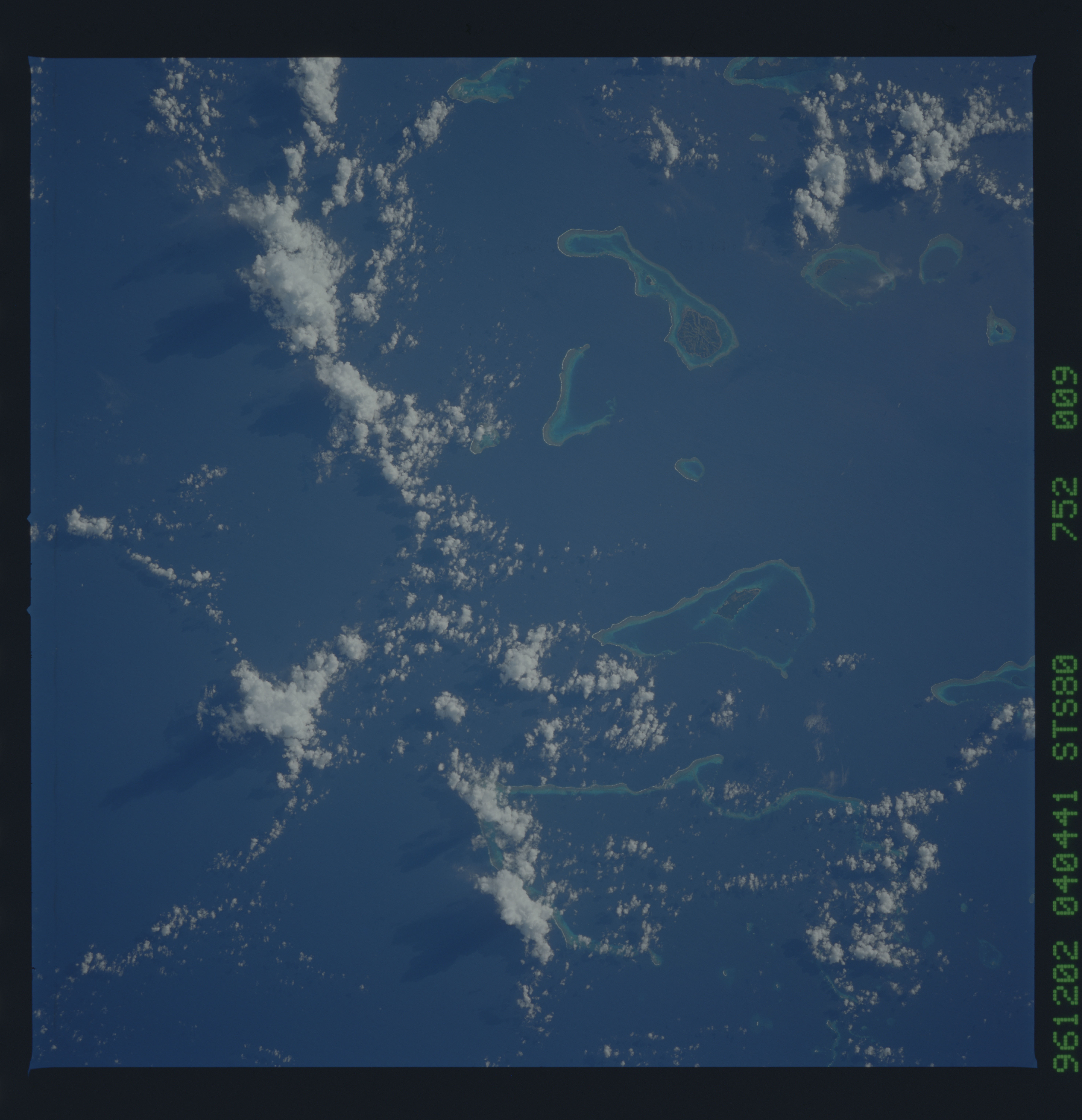 STS080-752-009 - STS-080 - Earth observations taken from Space Shuttle Columbia during STS-80 mission