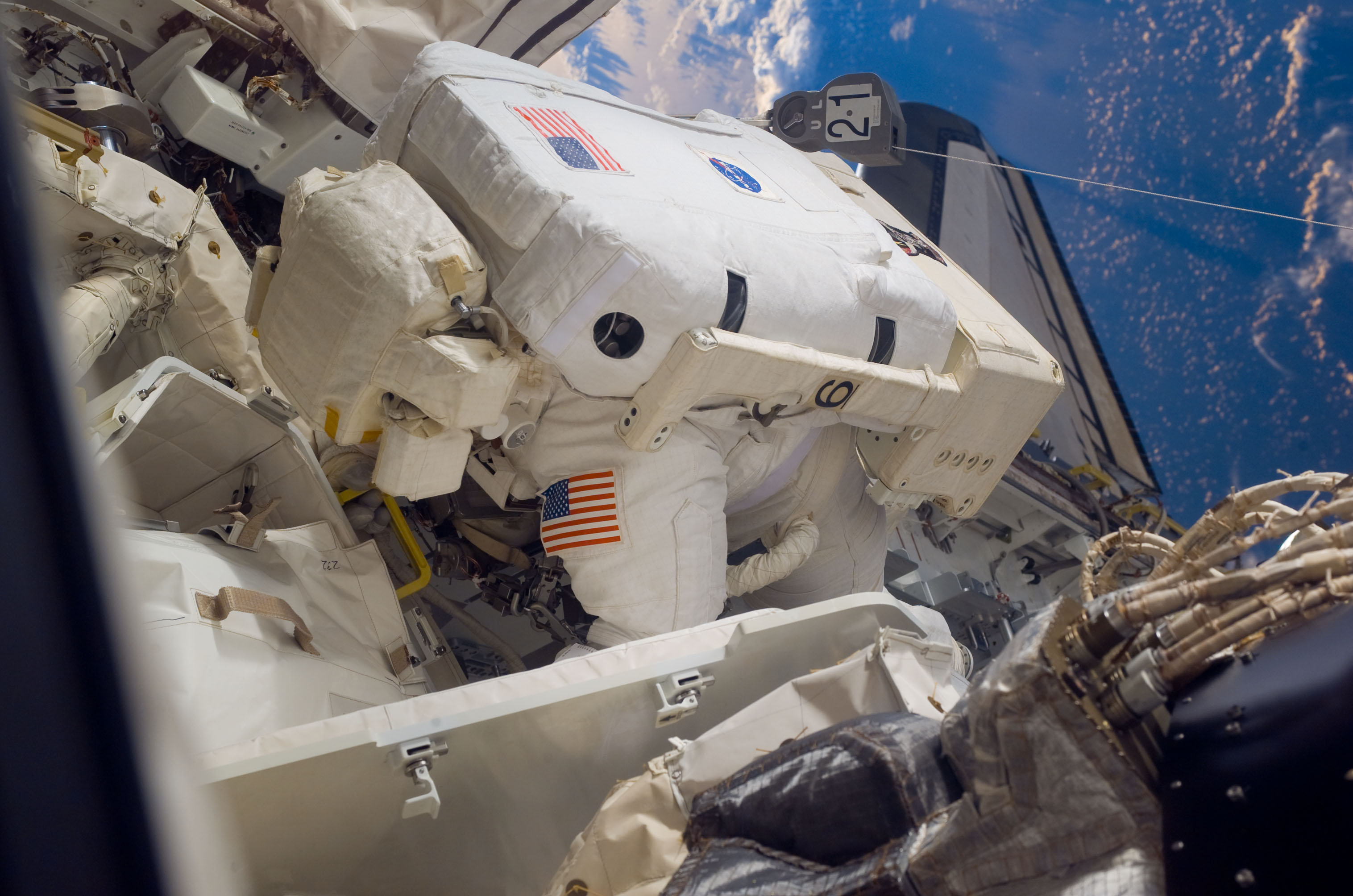 S123E007908 - STS-123 - Behnken during EVA 4 - Expedition 16 / STS-13 Joint Operations