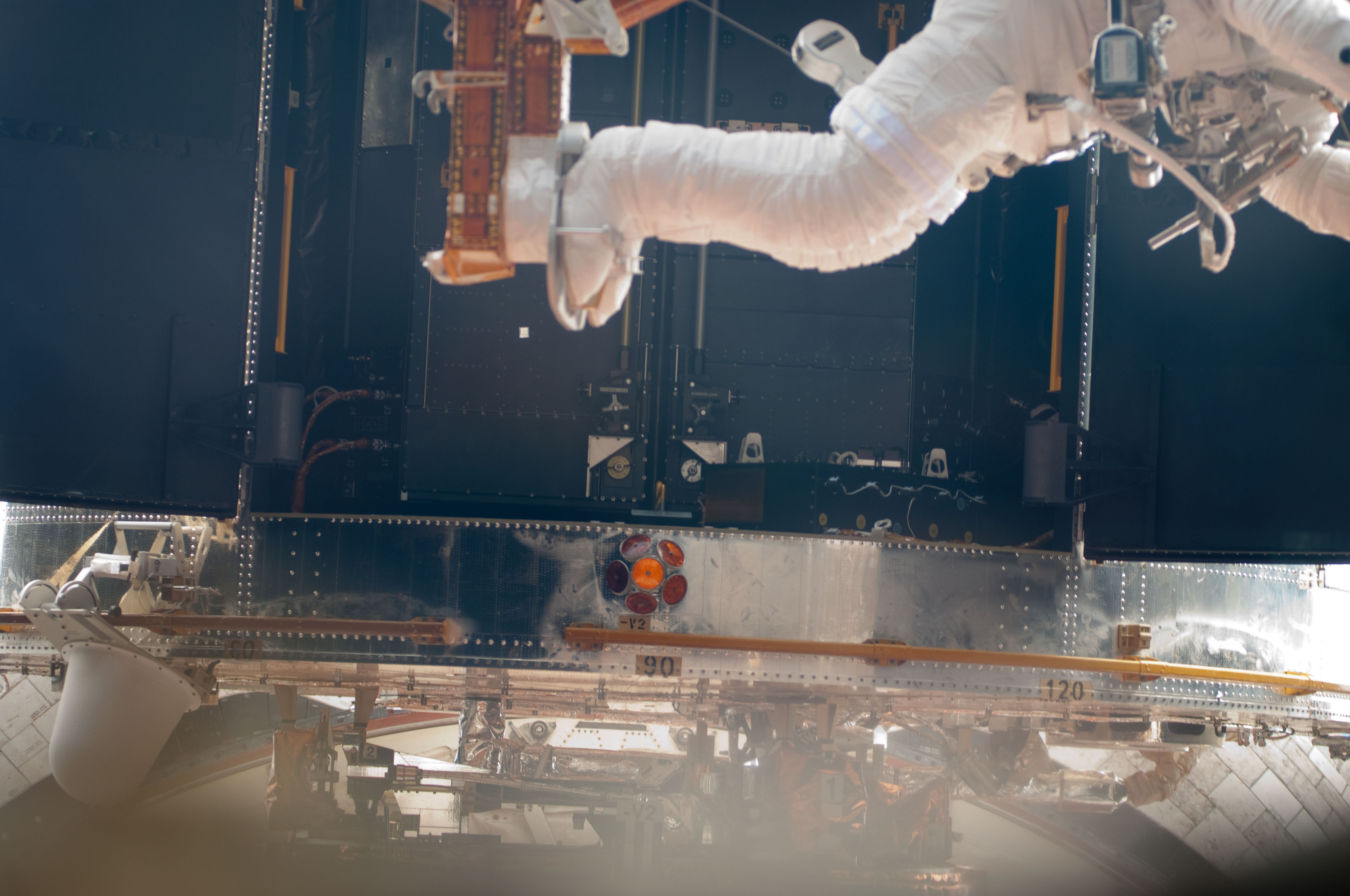 S125E008160 - STS-125 - STS-125 MS5 Feustel during EVA3