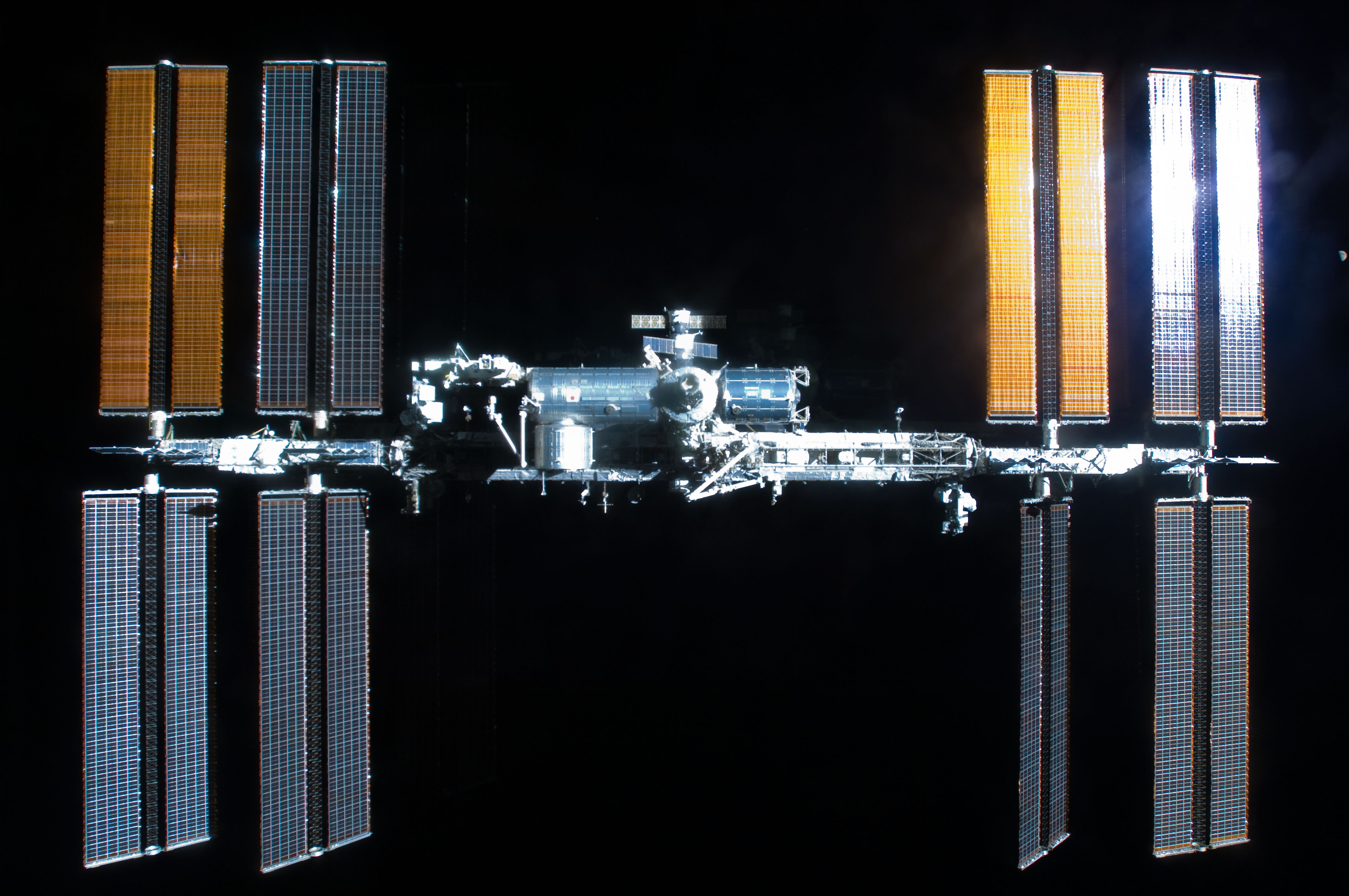 S129E009213 - STS-129 - Overall view of the ISS taken as Atlantis departs at the end of the STS-129 Mission