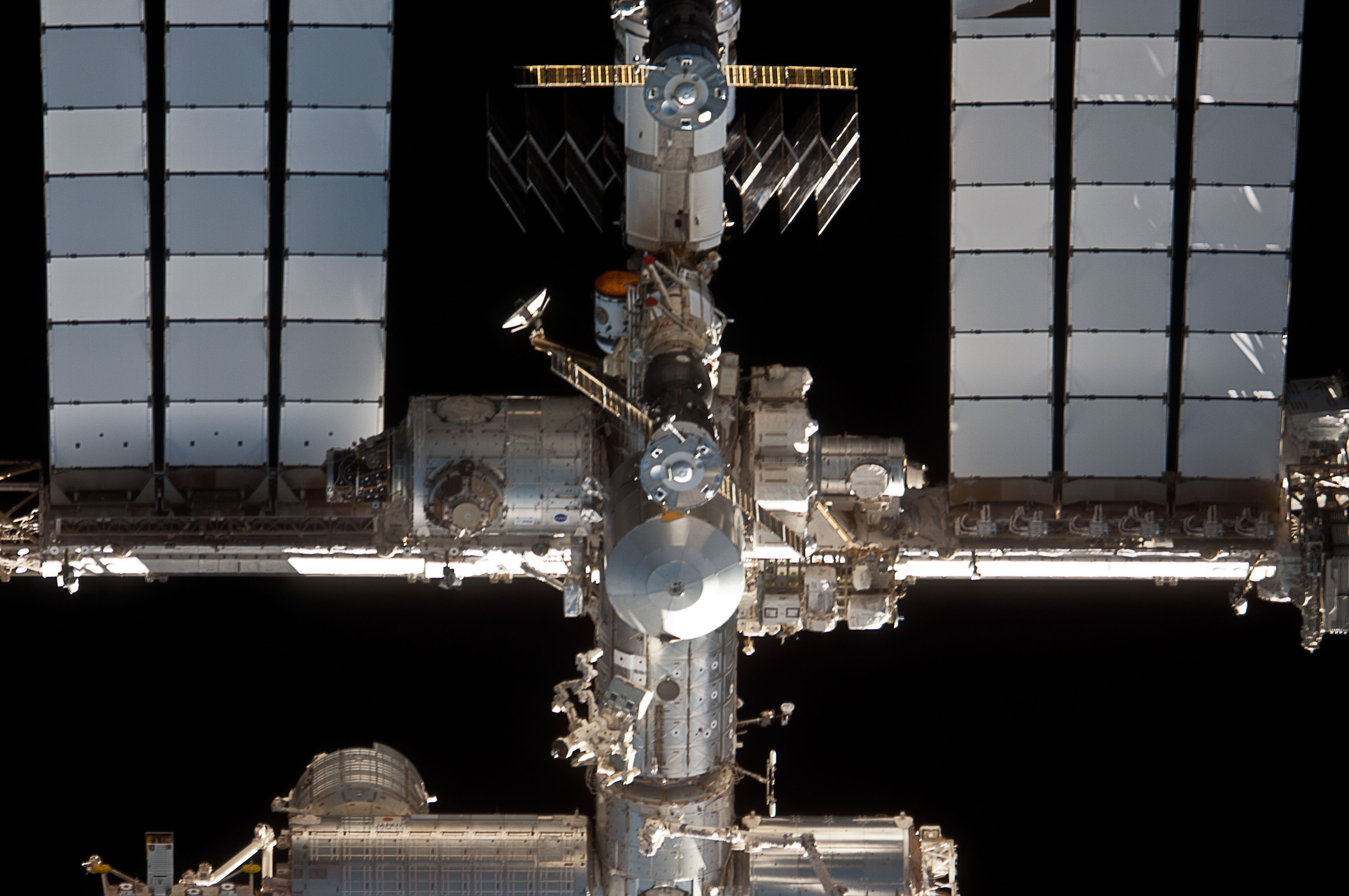S135E006787 - STS-135 - ISS Segments during STS-135 Approach